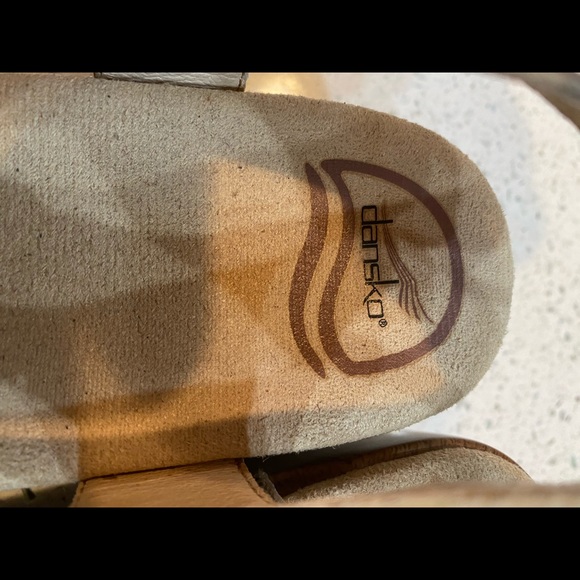 Dansko Size 39 EU 8.5-9  US Leather Strap Open Toe Beige Sandals - Picture 8 of 15